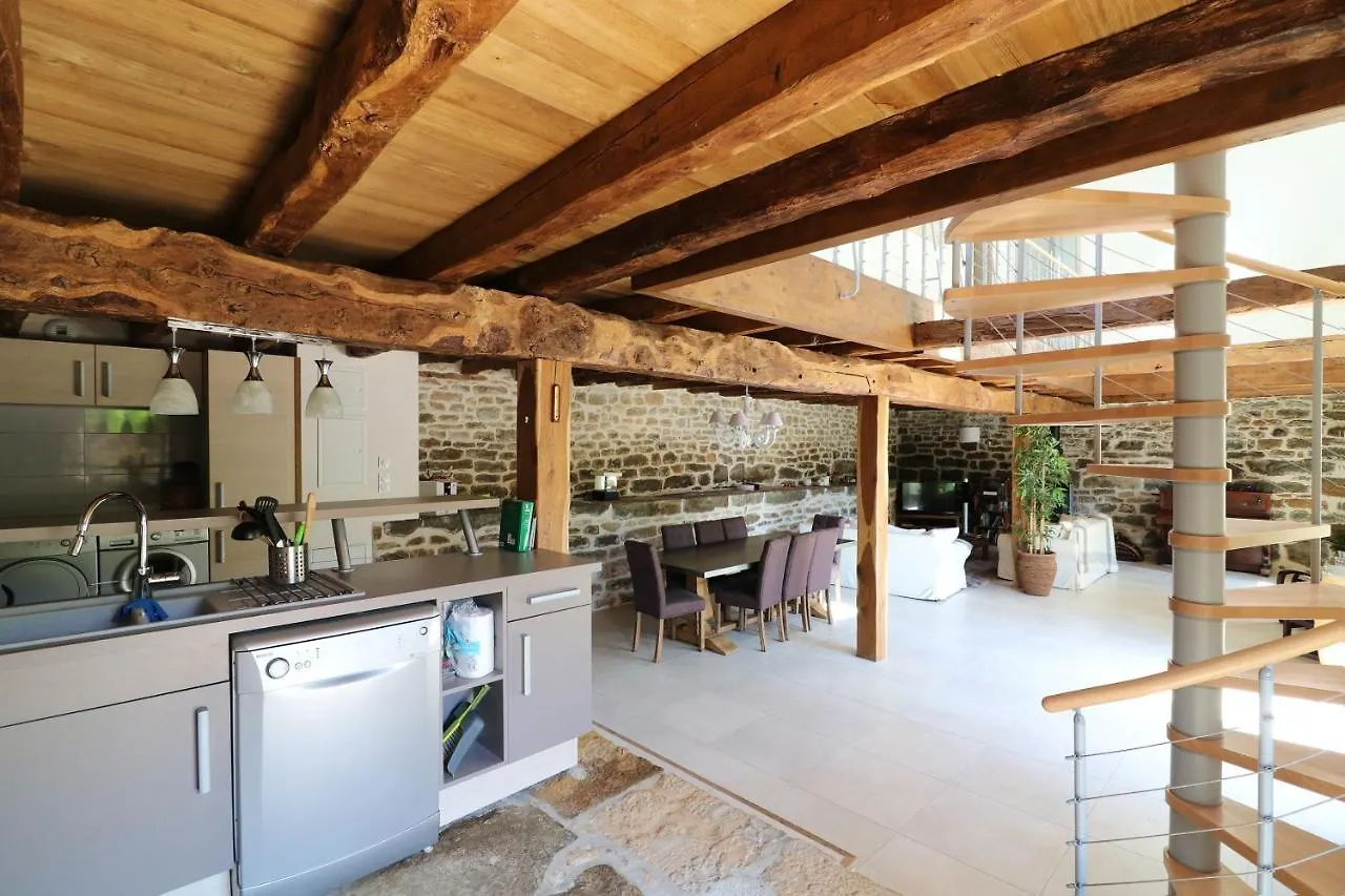 Maison Confortable A Thegra Avec Grand Jardin, Ideale Pour Familles. 0*,  France